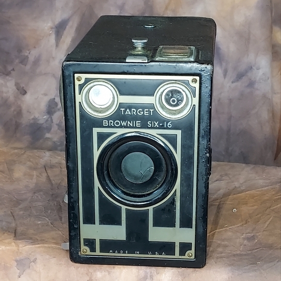Vintage Kodak Brownie Target Six-16 Camera Untested - Picture 1 of 6